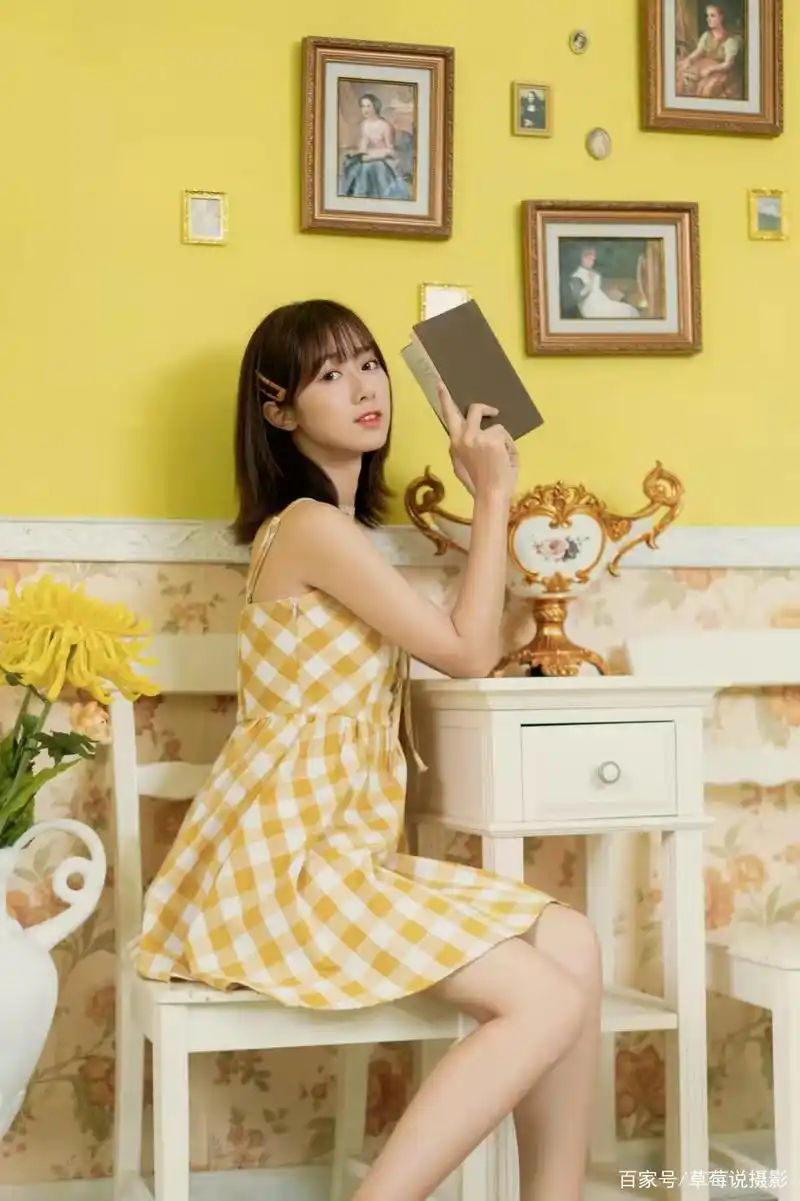 学会这10个室内拍照姿势,简约不做作,秒杀你的朋友圈