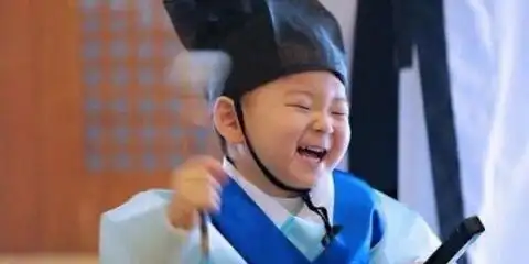 你的表情包长大了!"爱哭包"宋民国8岁近照曝光