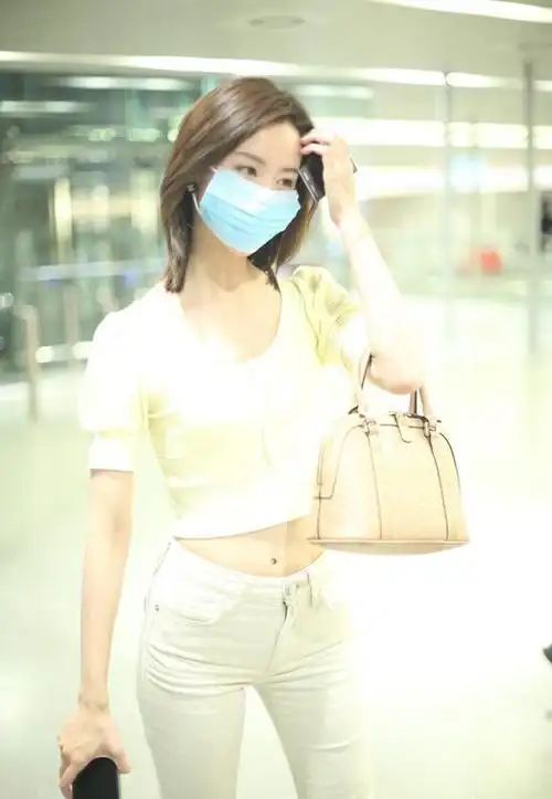 陈都灵的身材让人叹为观止穿露脐装又甜又欲看着体重也就80斤