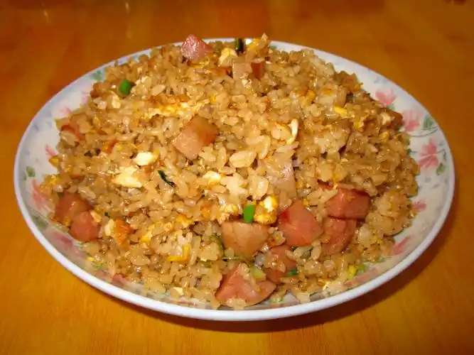 火腿炒饭的做法_火腿炒饭怎么做_火腿炒饭的家常做法_食话食说【心食