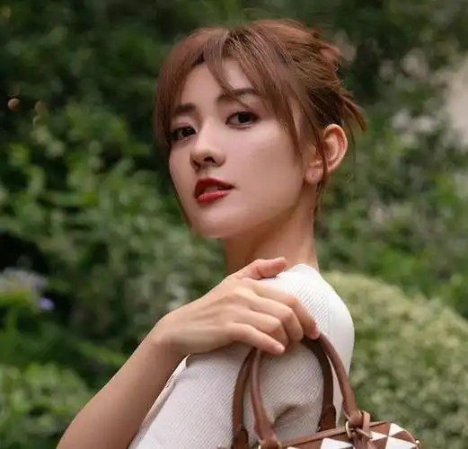 梁洁又一部大剧来袭,搭档国民男神,演员阵容不错,有剧可追了