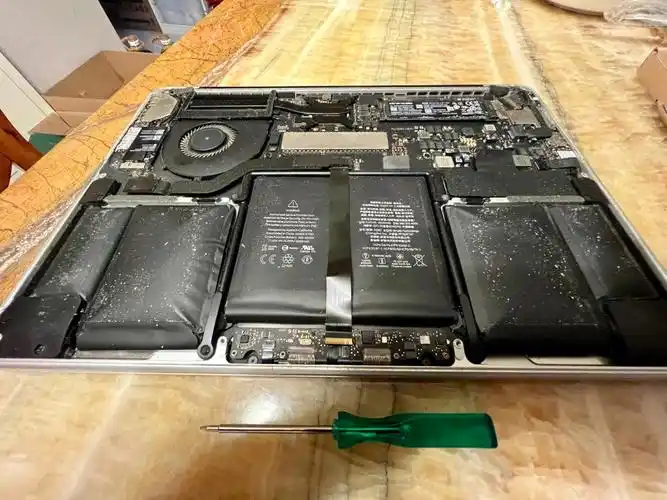 苹果售后1800,jd买块电池自己换不到400自动动手,15年mbp还可以继续