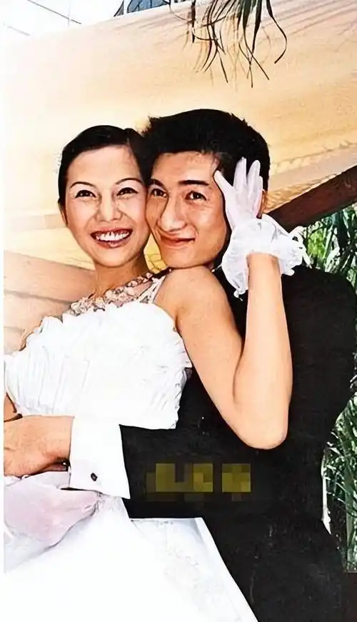 吴奇隆在和第一任妻子马雅舒结婚之前和好几位女星传出恋情传闻,包括