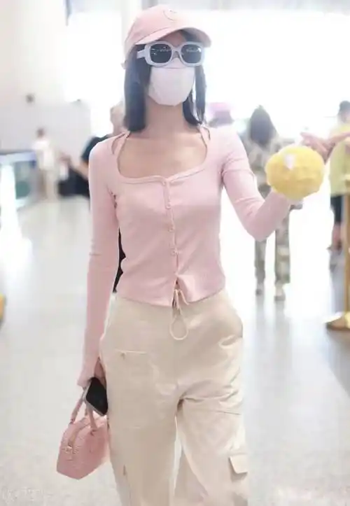 毛晓彤多巴胺穿搭,粉粉嫩嫩惹人爱_白色_老爹_款式