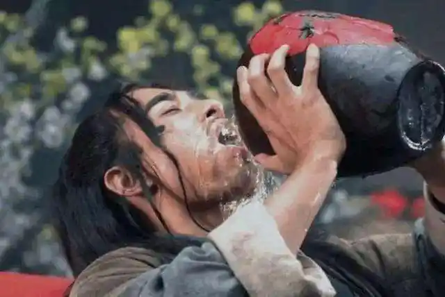 男人喝酒不等于花天酒地喝酒的男人才是真男人