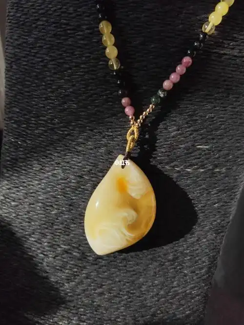 荧光拉丝带金沙桃花瓣73蜜蜡吊坠配碧玺_碧玺_蜜蜡_荧光_吊坠_毛衣