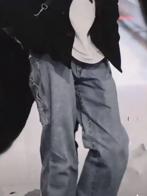 太甜了!王一博录制《天天》换新衣服,裤子外套意外撞衫肖战_时候_网友