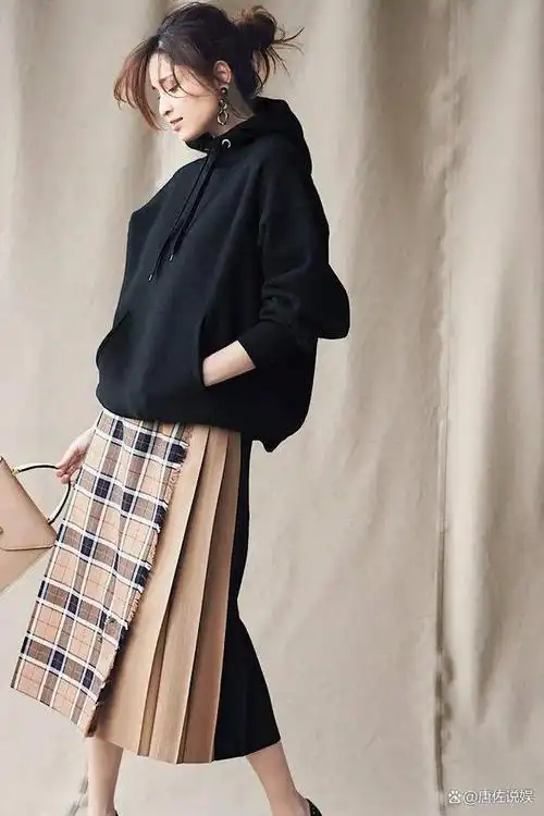 春天"卫衣"新穿法火了!满街的博主爱这几种搭配技巧又暖又美