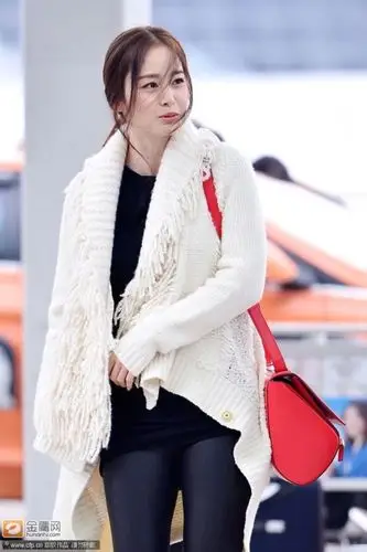 金泰熙现身机场显潮范韩国第一天然美女萌态十足