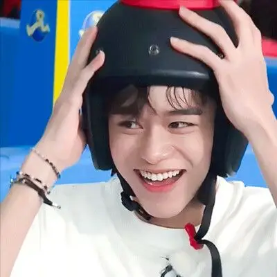 黄旭熙可二改头像/ 自截简介