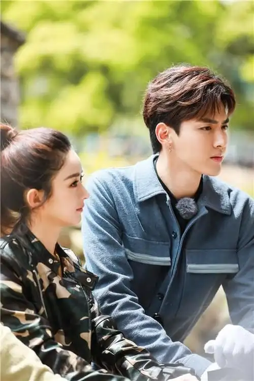 演技上线吴亦凡赵丽颖羞涩拥抱胜过偶像剧