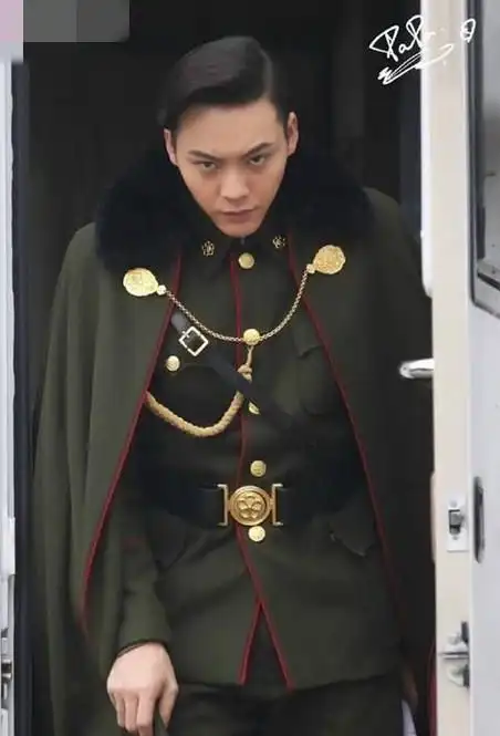 超级丹出轨风波王凯澄清在查案没出轨瓜掉地上