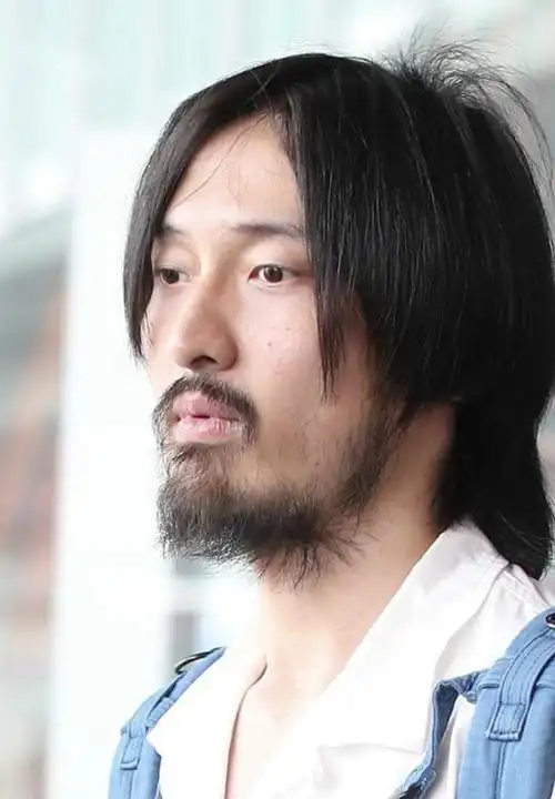 第二步:剃掉胡须,剪掉长指甲郑伊健长发造型追女生攻略:男生如何几步