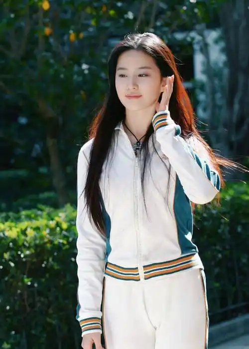 刘亦菲旧照曝光,青春灵动宛如仙女下凡,连头发丝都那么美_写真_美貌