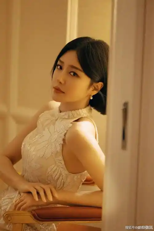 44岁秦岚,身材真叫人窒息啊!