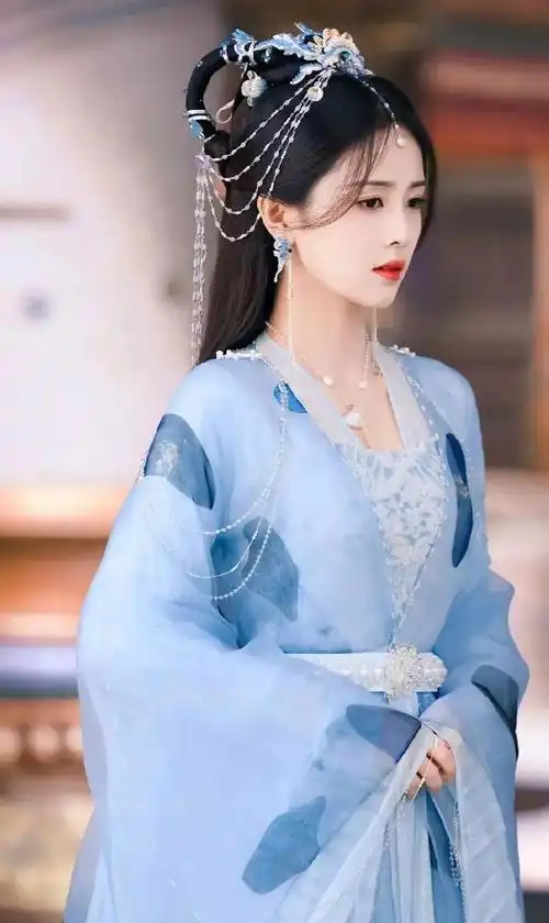 《长月烬明》4个人演白鹿的爹,3个都是宠女狂魔,唯有他是仇人