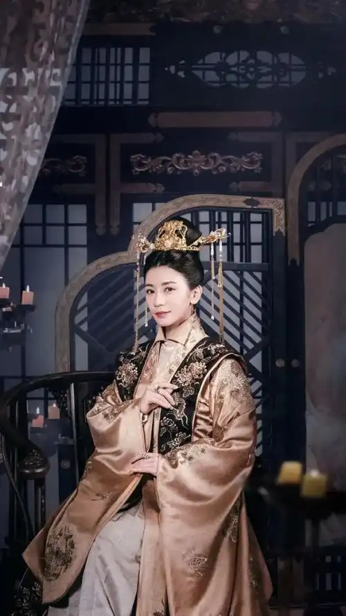 不管是颜值还是气场,十多年后贾静雯的万贵妃都有了