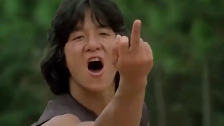 醉拳:成龙挑战阎铁心,没想乞丐师傅也来了,只看不出手