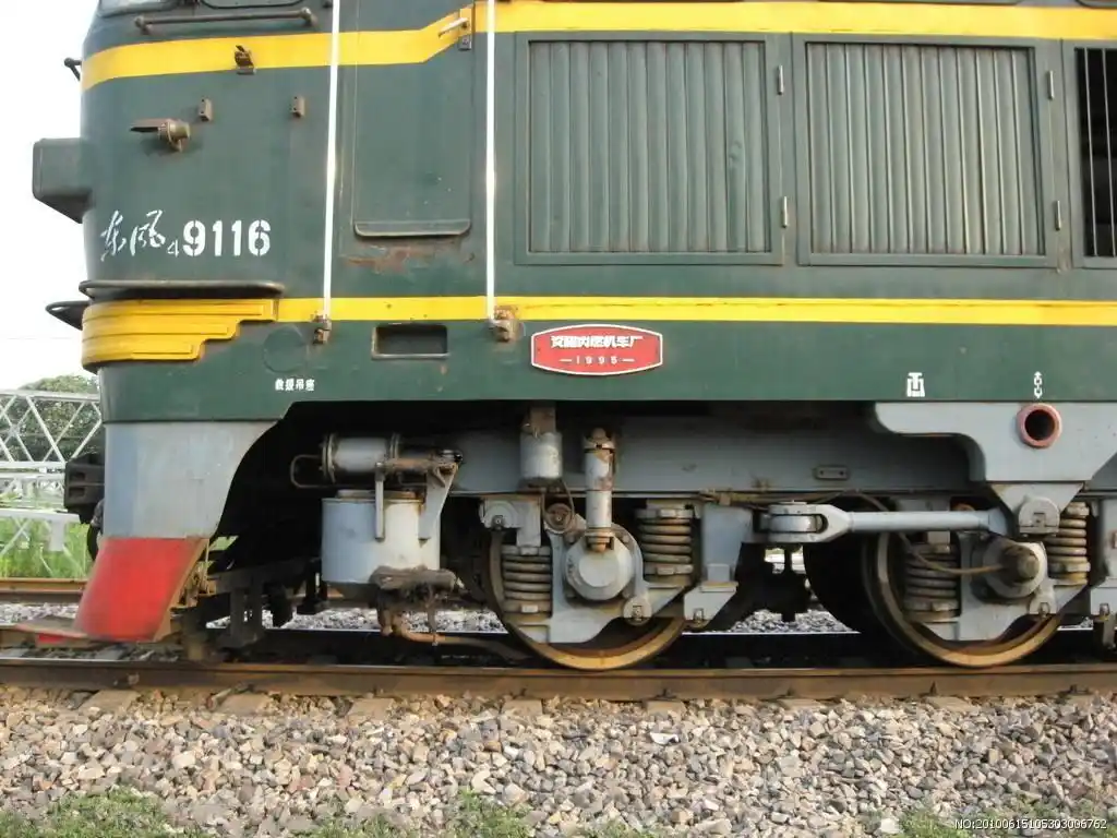 原创中国火车驶入俄罗斯必须换车轮中国轮子质量不行列车长告诉你