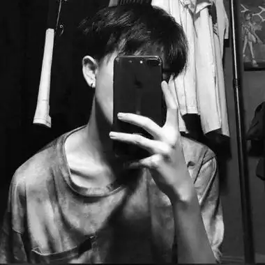 真人高冷的黑白男生头像图片