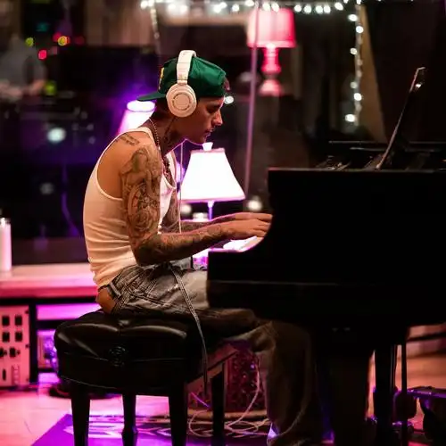 好帅贾斯汀比伯justinbieber最新表演新写真