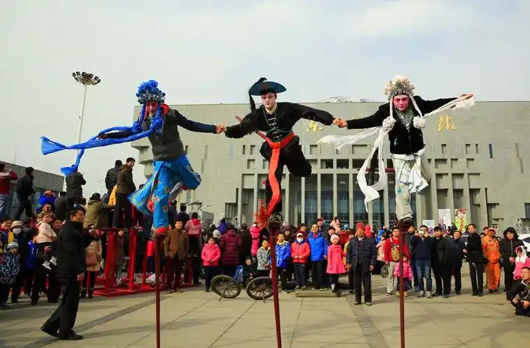 高跷队的画外音——单腿向强冲 - 旅行民俗 - 齐鲁社区 齐鲁社区