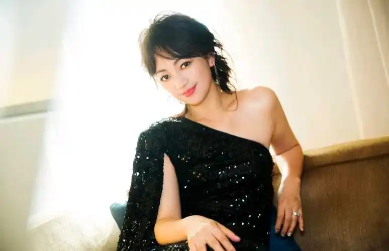 回顾罗海琼37岁嫁入豪门42岁高龄生二胎老公长得一般却有钱