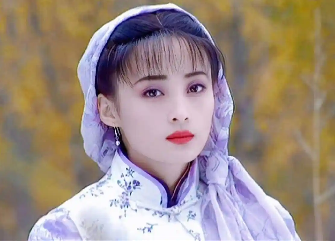 也创造了很多经典的角色!比如说《苍天有泪》我的童年女神!