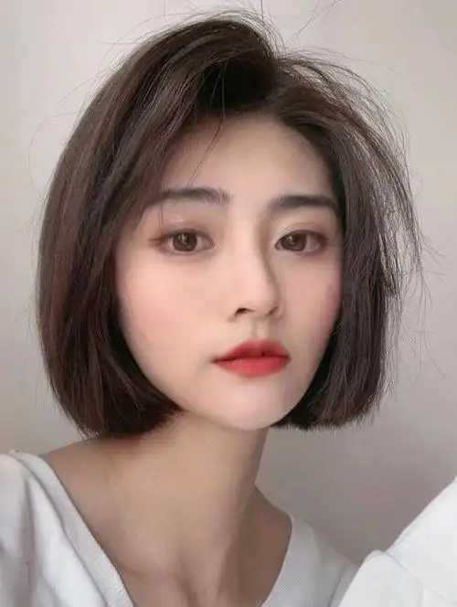 纯欲风的天花板一刀切发型都说好看