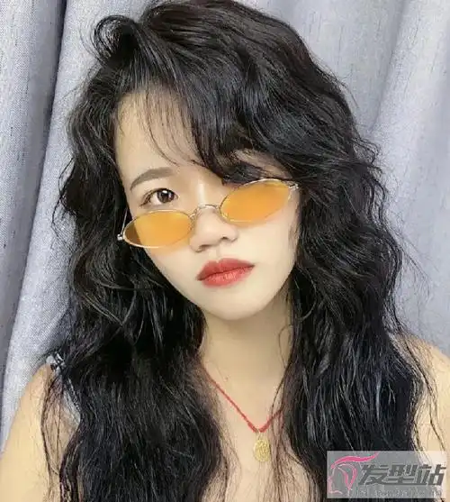 可盐可甜法式烫发 女生喜爱值很高的烫发_发型站_最新流行发型设计