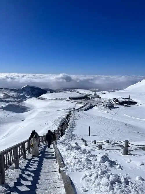 长白山真的太美了.看见天池真的无敌幸运! #雪山90 #长 - 抖音