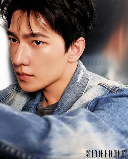 包括大片里的温暖针织衫,属于顶级帅哥的摩登时尚78#杨洋时装六月