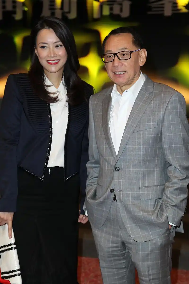 谢霆锋经纪人霍汶希美得都可以当艺人了.