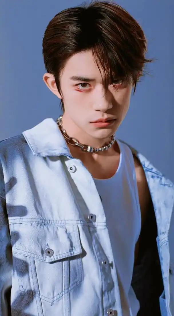 明星系列壁纸～易烊千玺