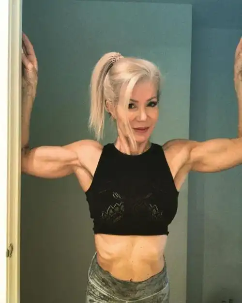 65岁老奶奶成健身网红!感慨:25年的健身,让我年轻了30岁