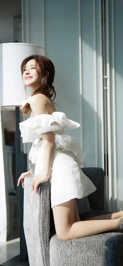 赵露思美图:神仙颜值真的又漂亮又可爱,优雅迷人!__财经头条