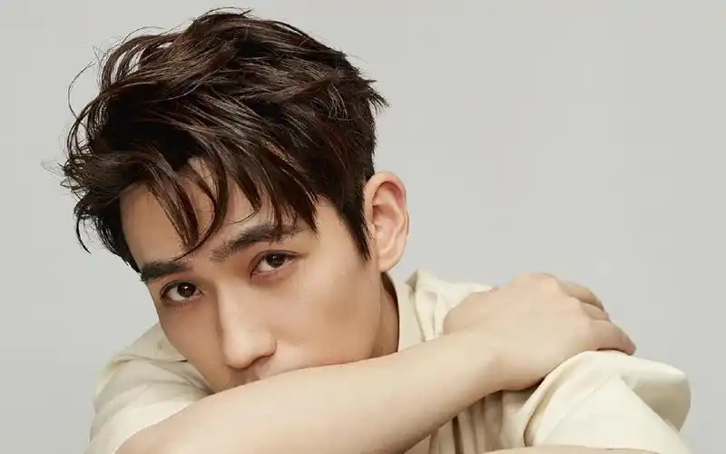 绅士男孩朱一龙时尚帅气阳光写真