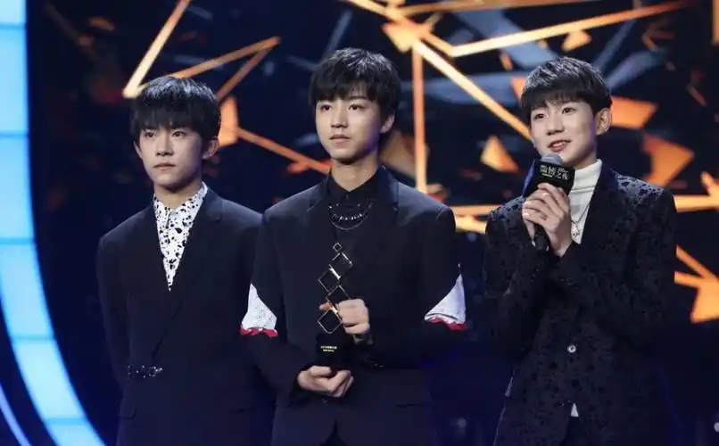 愿三小只一起归来!#tfboys合体