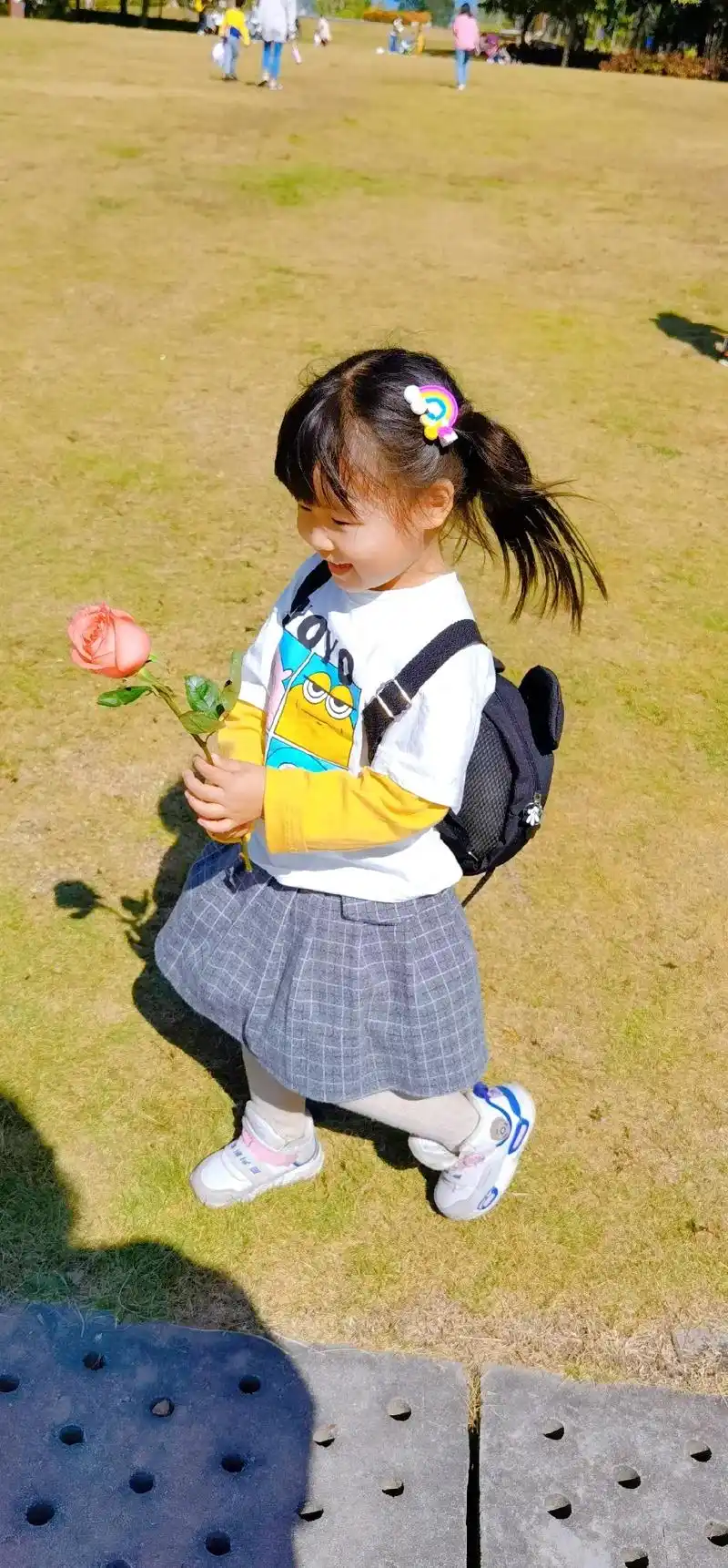 9174. "世界很大,幸福很小,你要做个可爱的小姑娘,不烦世 - 抖音