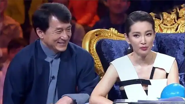 冯小刚在讲鬼故事,成龙使坏把李冰冰吓得飞起!明星讲鬼故事合集