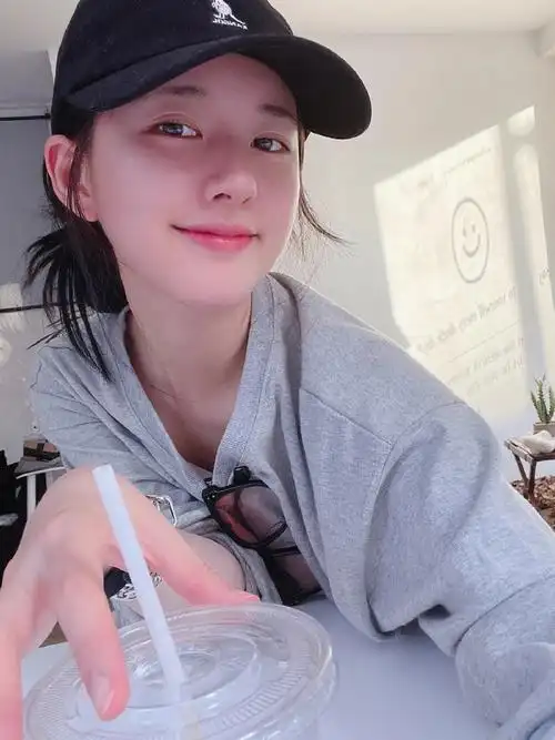 赵露思蜜桃少女妆#天生丽质,任何妆容穿搭都能驾驭素颜怼脸也没在 !!