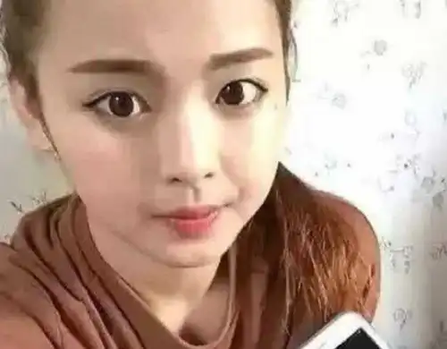 杨超越早期打工照被爆仙女气息全失网友是一个人吗