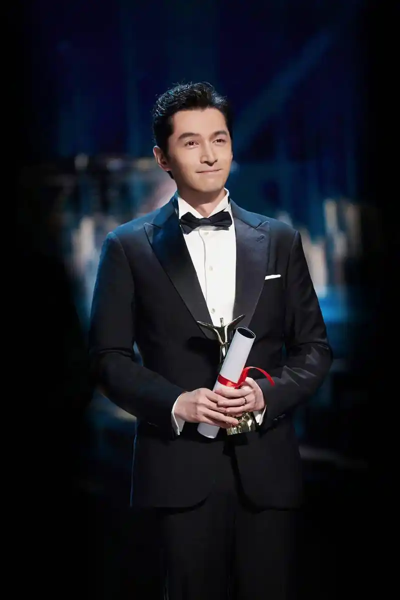 胡歌五年内不拍戏 胡歌宣布五年内不再拍戏,而是做些更有意义的事,这