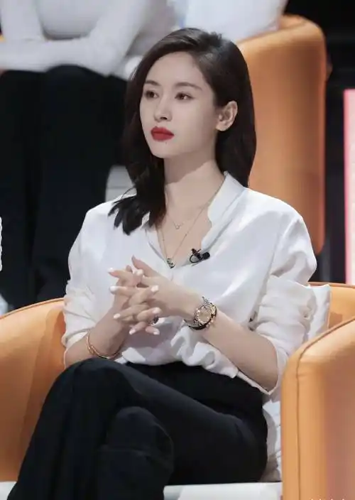 果然恋爱中的女人最美王子文法式衬衫配长裤春日慵懒风迷人