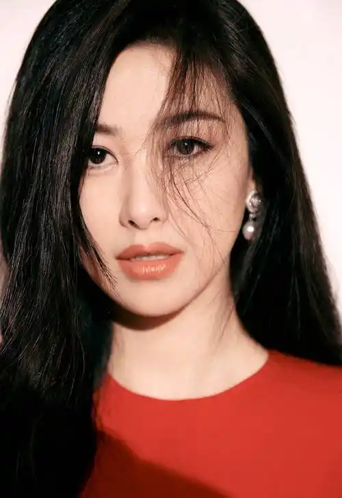 朱珠红色连衣裙时尚写真_一身_气质_礼服