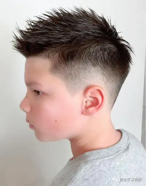 2020最新小帅哥发型30款