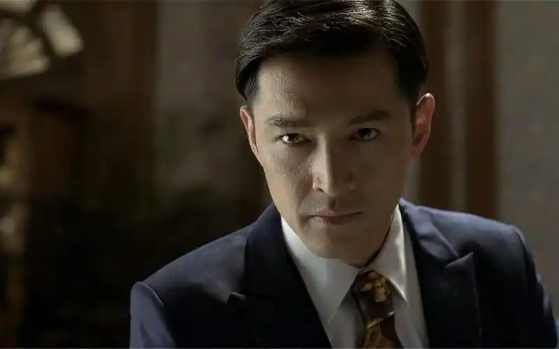 于曼丽和明台执行任务,简直就是夺命鸳鸯,无人是敌手!