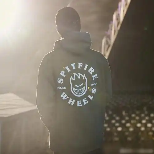 王一博的背影也太有安全感了吧