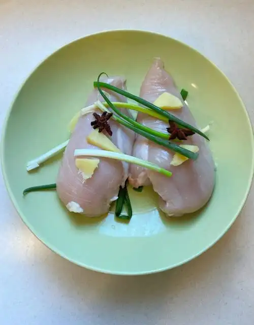 两种简单美味手撕鸡胸肉做法