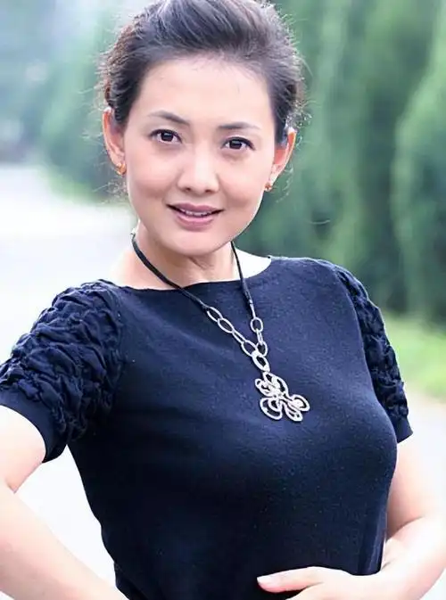 在最好的年纪嫁给"普通男人"刘亚东,婚后生三孩美满幸福|郭冬临|演员